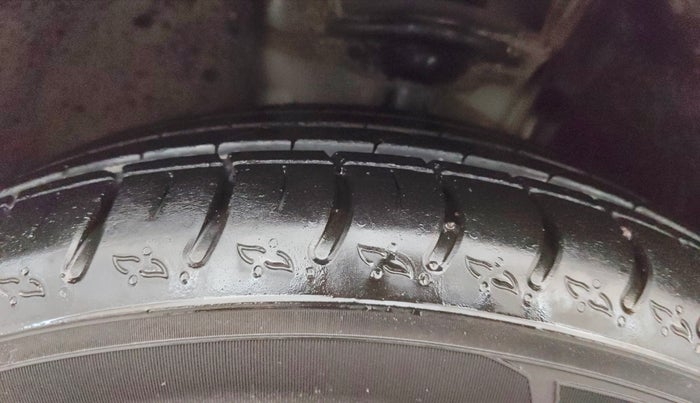 2022 Skoda KUSHAQ STYLE 1.0L TSI AT (6 AIRBAGS), Petrol, Automatic, 47,751 km, Left Front Tyre Tread