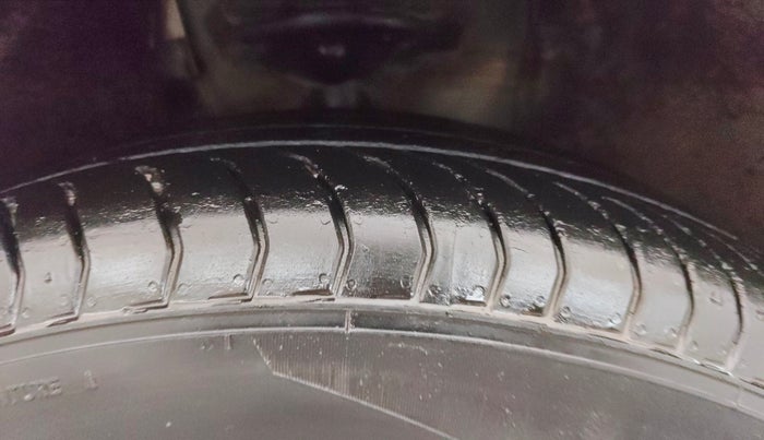 2022 Skoda KUSHAQ STYLE 1.0L TSI AT (6 AIRBAGS), Petrol, Automatic, 47,751 km, Right Front Tyre Tread