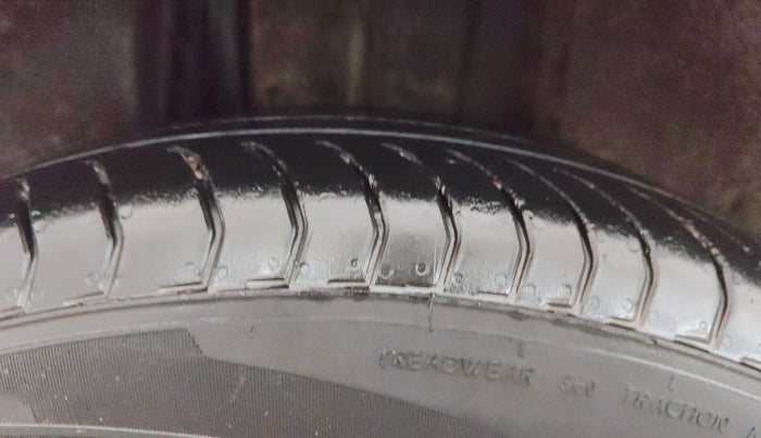 2022 Skoda KUSHAQ STYLE 1.0L TSI AT (6 AIRBAGS), Petrol, Automatic, 47,751 km, Right Rear Tyre Tread