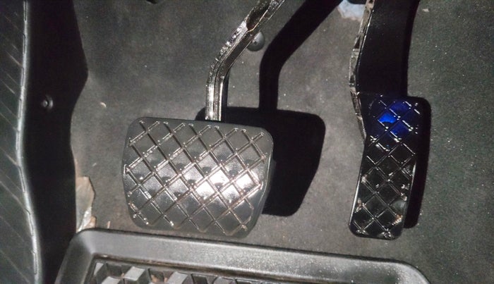 2022 Skoda KUSHAQ STYLE 1.0L TSI AT (6 AIRBAGS), Petrol, Automatic, 47,751 km, Pedals