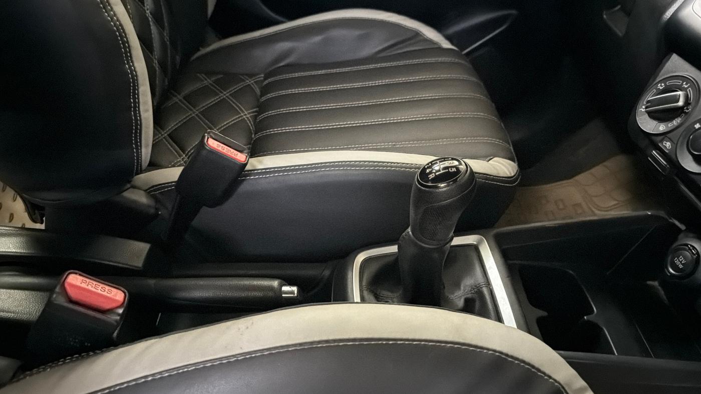 2022 Maruti Swift VXI, Petrol, Manual, 38,503 km, Gear Lever