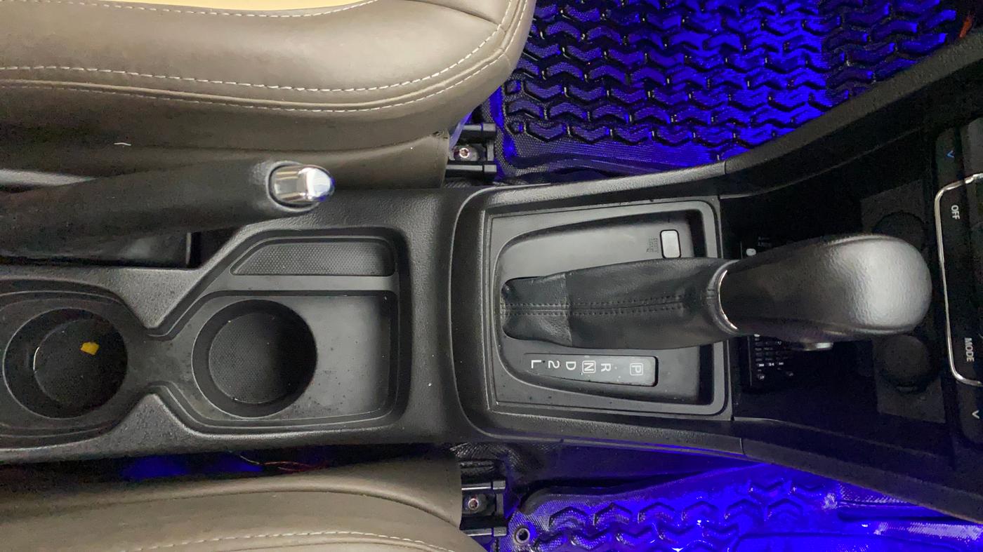 2022 Maruti Vitara Brezza VXI AT SHVS, Petrol, Automatic, 17,022 km, Gear Lever