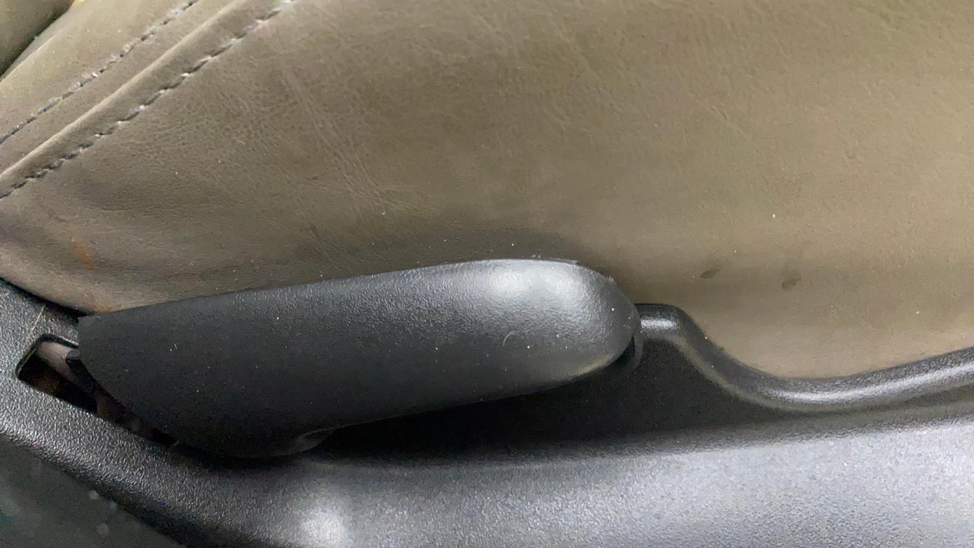 2022 Maruti Vitara Brezza VXI AT SHVS, Petrol, Automatic, 17,022 km, Driver Side Adjustment Panel