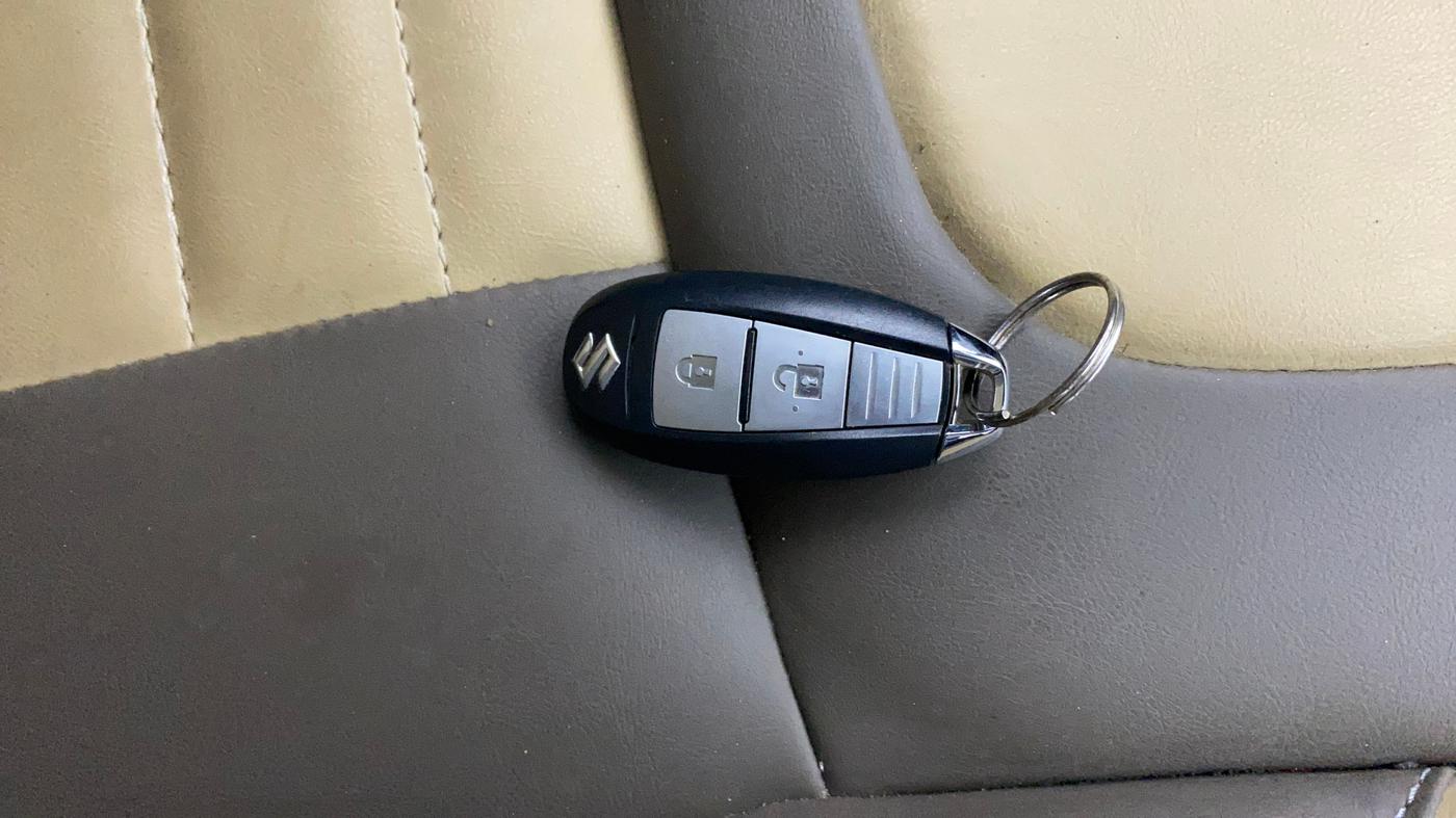 2022 Maruti Vitara Brezza VXI AT SHVS, Petrol, Automatic, 17,022 km, Key Close Up