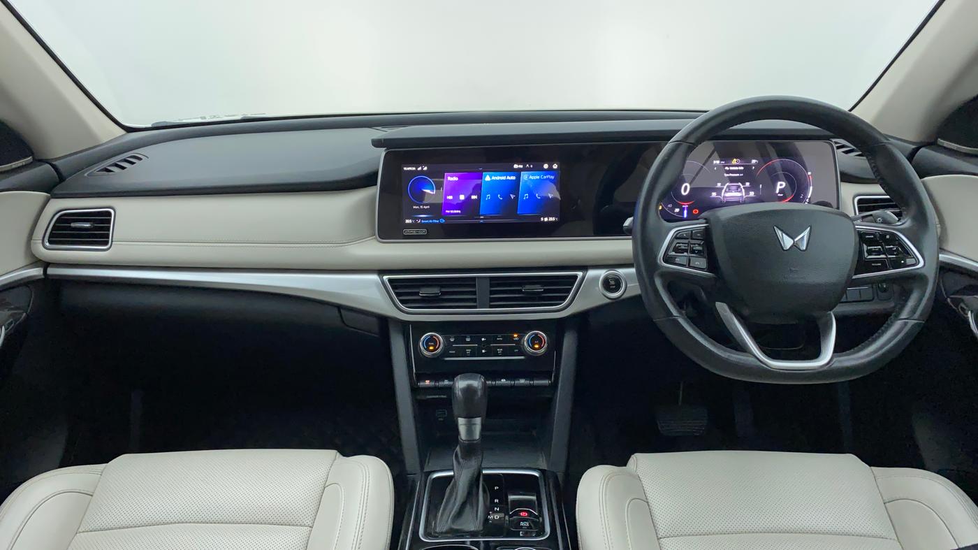 2021 Mahindra XUV700 AX 7 LUXURY P AT 7 STR, Petrol, Automatic, 38,824 km, Dashboard