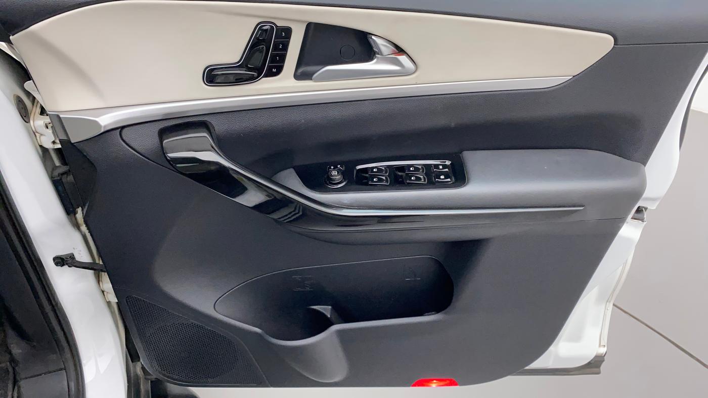 2021 Mahindra XUV700 AX 7 LUXURY P AT 7 STR, Petrol, Automatic, 38,824 km, Driver Side Door Panels Control