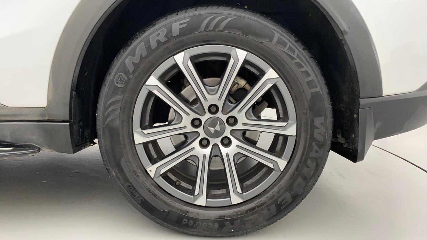 2021 Mahindra XUV700 AX 7 LUXURY P AT 7 STR, Petrol, Automatic, 38,824 km, Left Rear Wheel