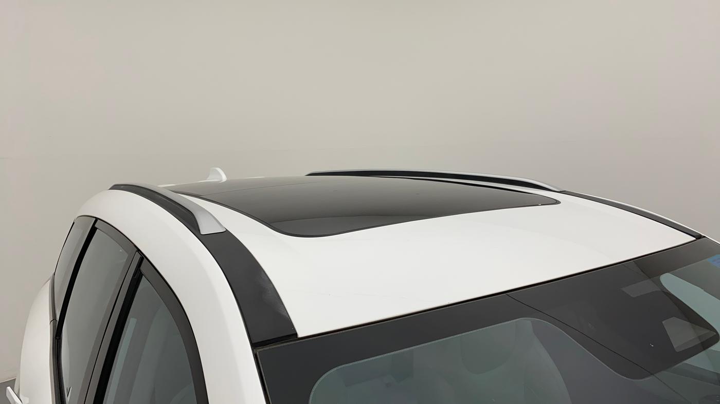 2021 Mahindra XUV700 AX 7 LUXURY P AT 7 STR, Petrol, Automatic, 38,824 km, Roof