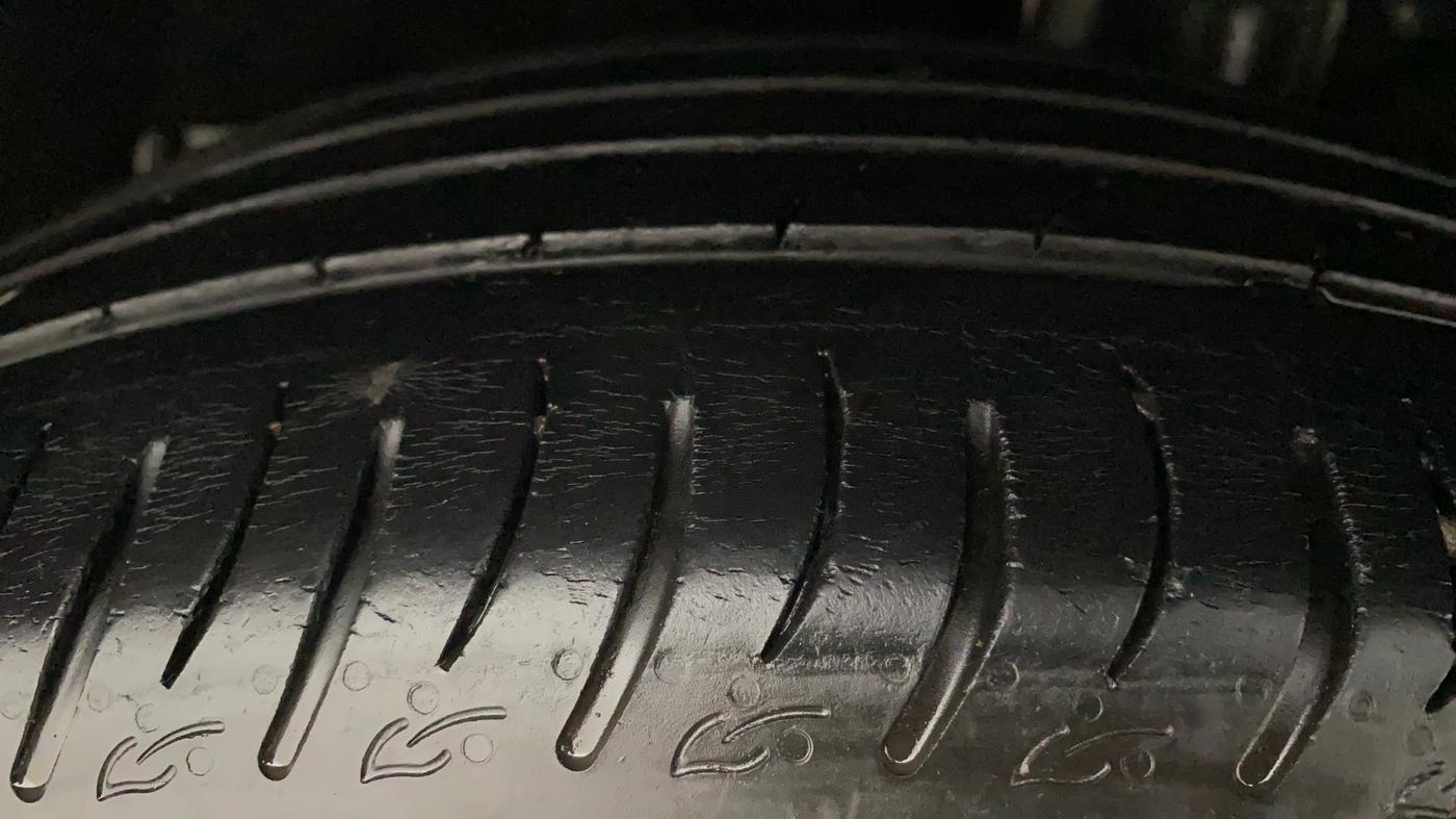 2021 Mahindra XUV700 AX 7 LUXURY P AT 7 STR, Petrol, Automatic, 38,824 km, Left Rear Tyre Tread