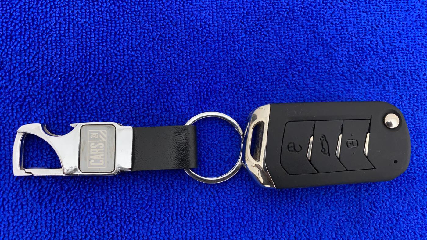 2021 Mahindra XUV700 AX 7 LUXURY P AT 7 STR, Petrol, Automatic, 38,824 km, Key Close Up