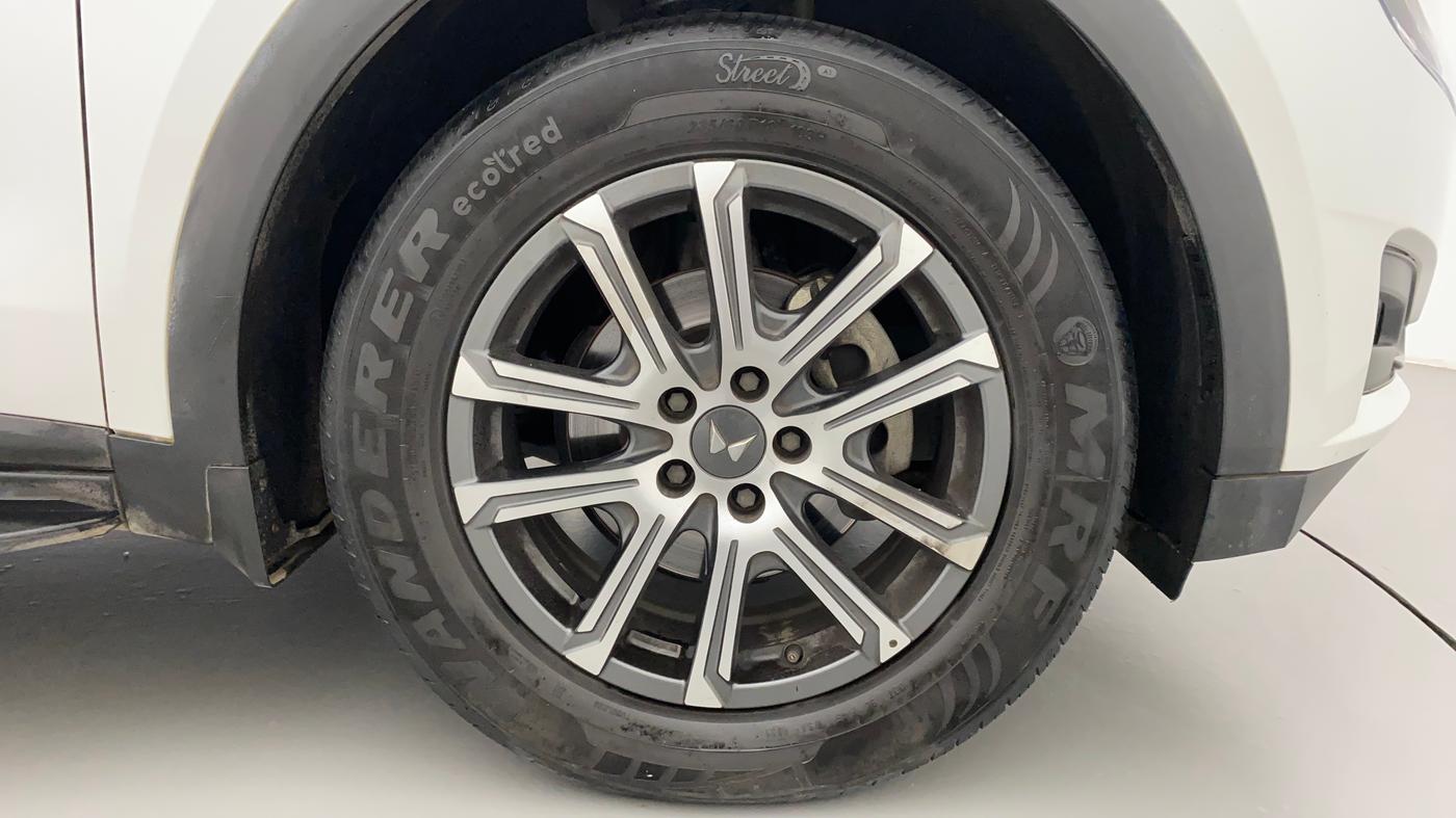 2021 Mahindra XUV700 AX 7 LUXURY P AT 7 STR, Petrol, Automatic, 38,824 km, Right Front Wheel