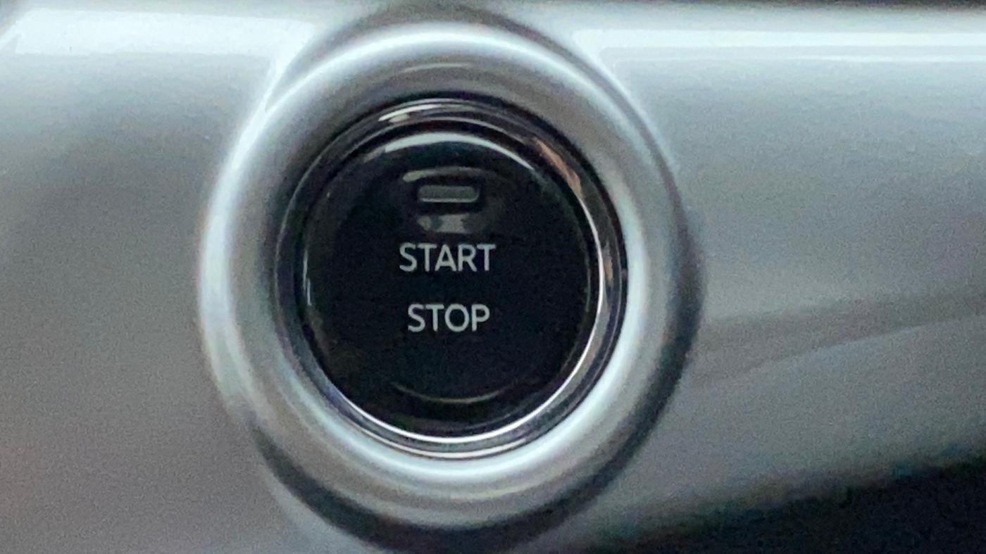 2021 Mahindra XUV700 AX 7 LUXURY P AT 7 STR, Petrol, Automatic, 38,824 km, Keyless Start/ Stop Button