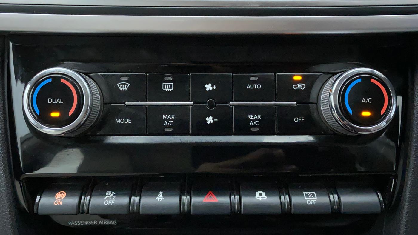 2021 Mahindra XUV700 AX 7 LUXURY P AT 7 STR, Petrol, Automatic, 38,824 km, Multi-Zone Climate Control