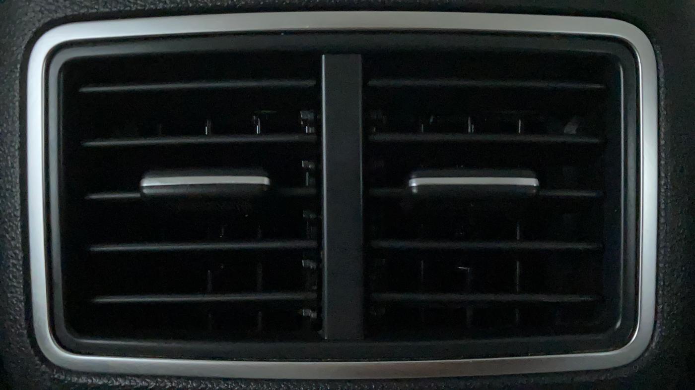 2021 Mahindra XUV700 AX 7 LUXURY P AT 7 STR, Petrol, Automatic, 38,824 km, Rear AC Vents
