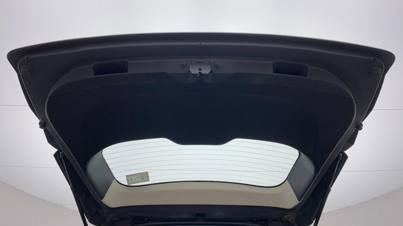 2021 Mahindra XUV700 AX 7 LUXURY P AT 7 STR, Petrol, Automatic, 38,824 km, Boot Door Open