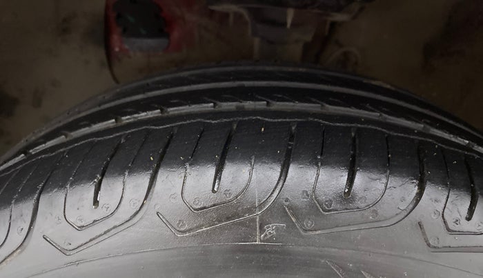 2015 Hyundai Elite i20 SPORTZ 1.2, Petrol, Manual, 1,03,384 km, Left Front Tyre Tread
