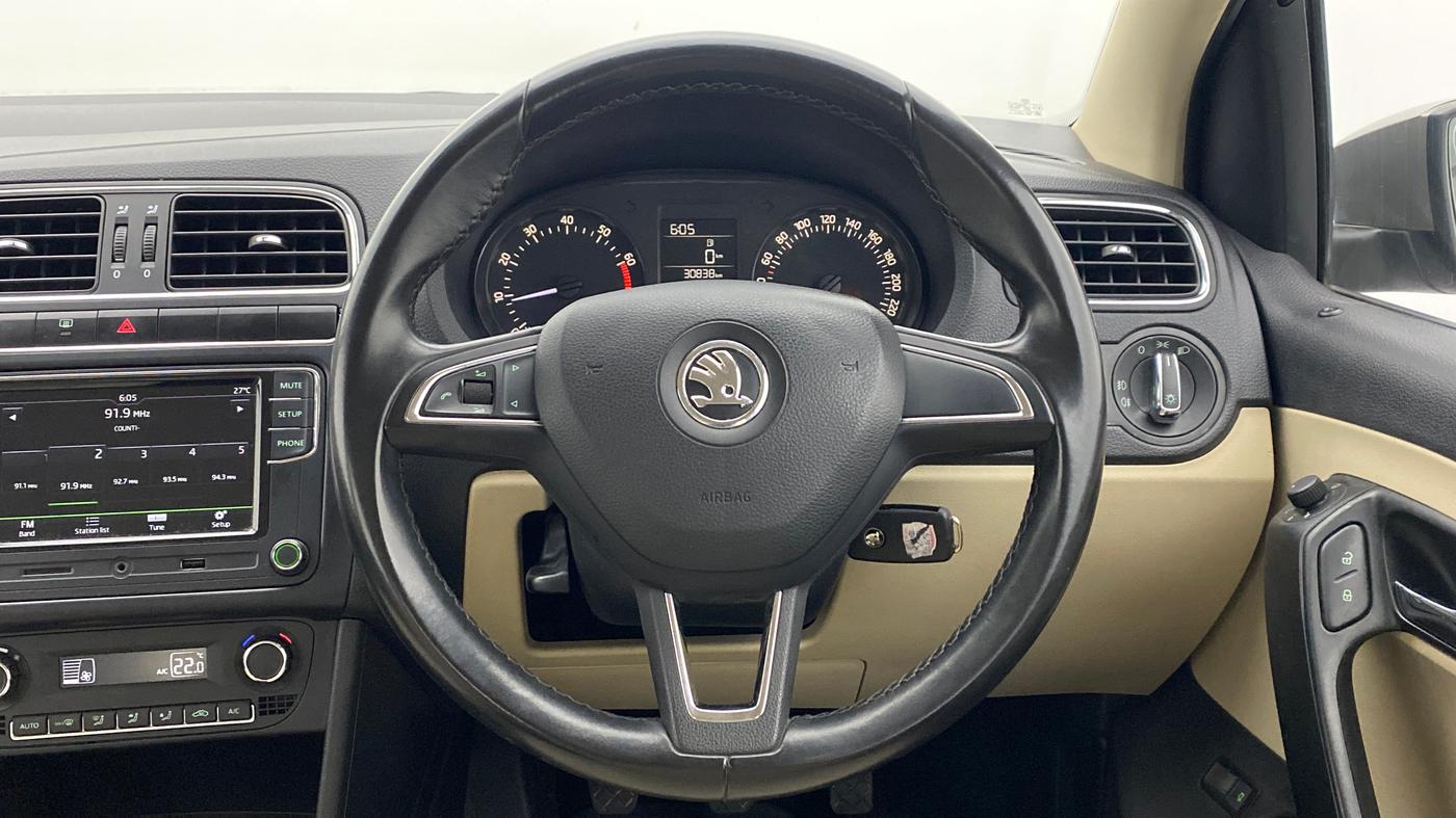 2017 Skoda Rapid STYLE 1.6 MPI MT, Petrol, Manual, 31,662 km, Steering Wheel Close Up