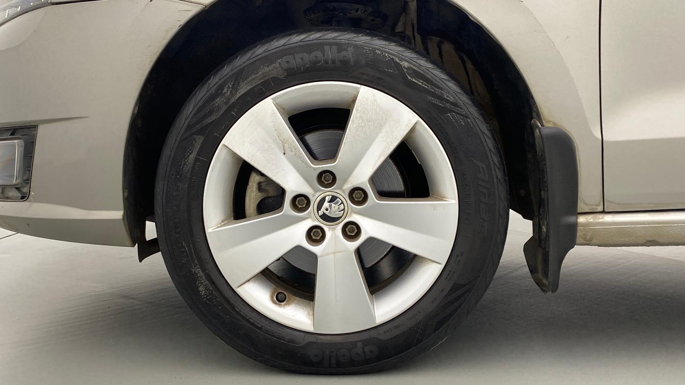 2017 Skoda Rapid STYLE 1.6 MPI MT, Petrol, Manual, 31,662 km, Left Front Wheel