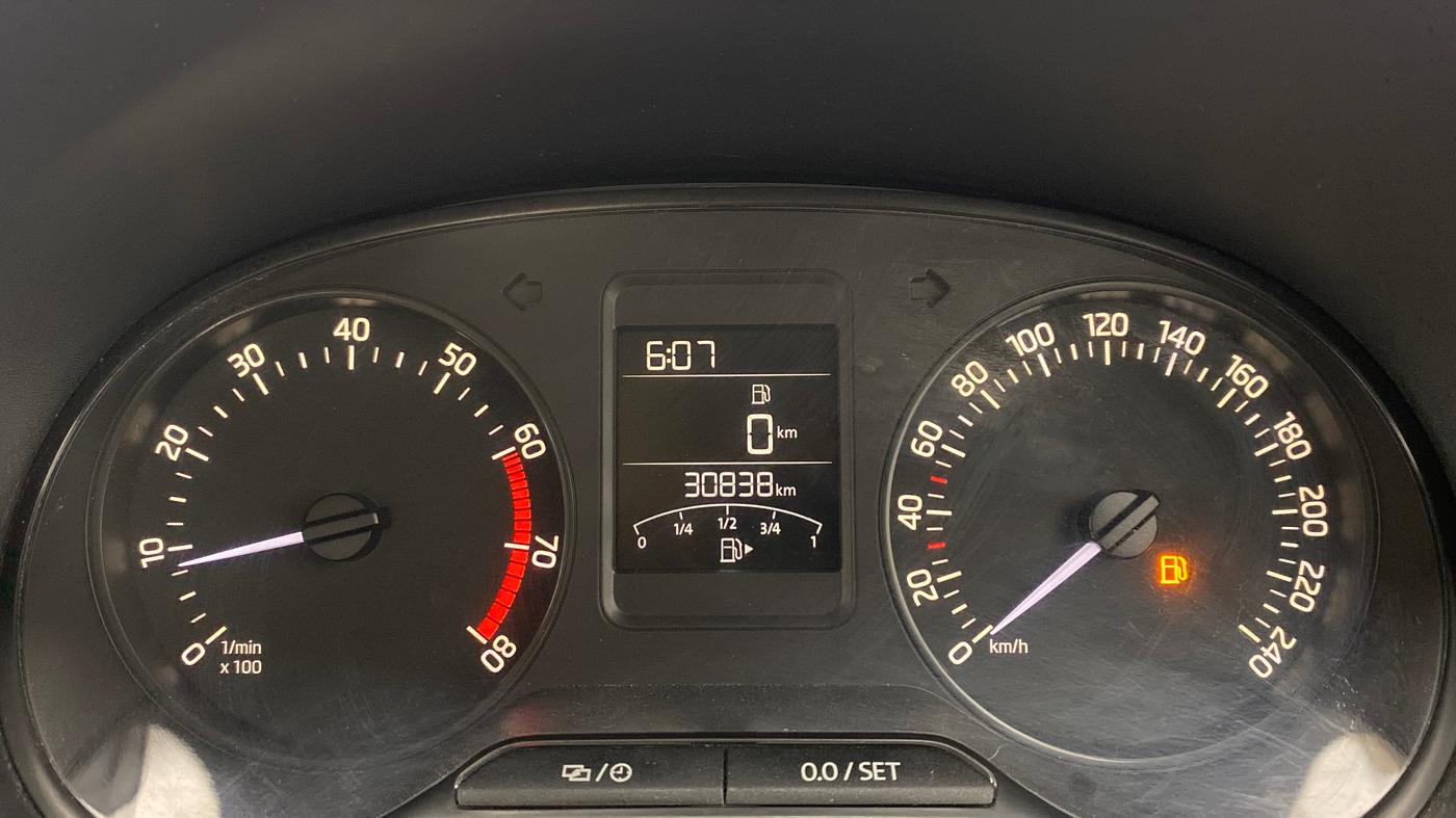 2017 Skoda Rapid STYLE 1.6 MPI MT, Petrol, Manual, 31,662 km, Odometer Image