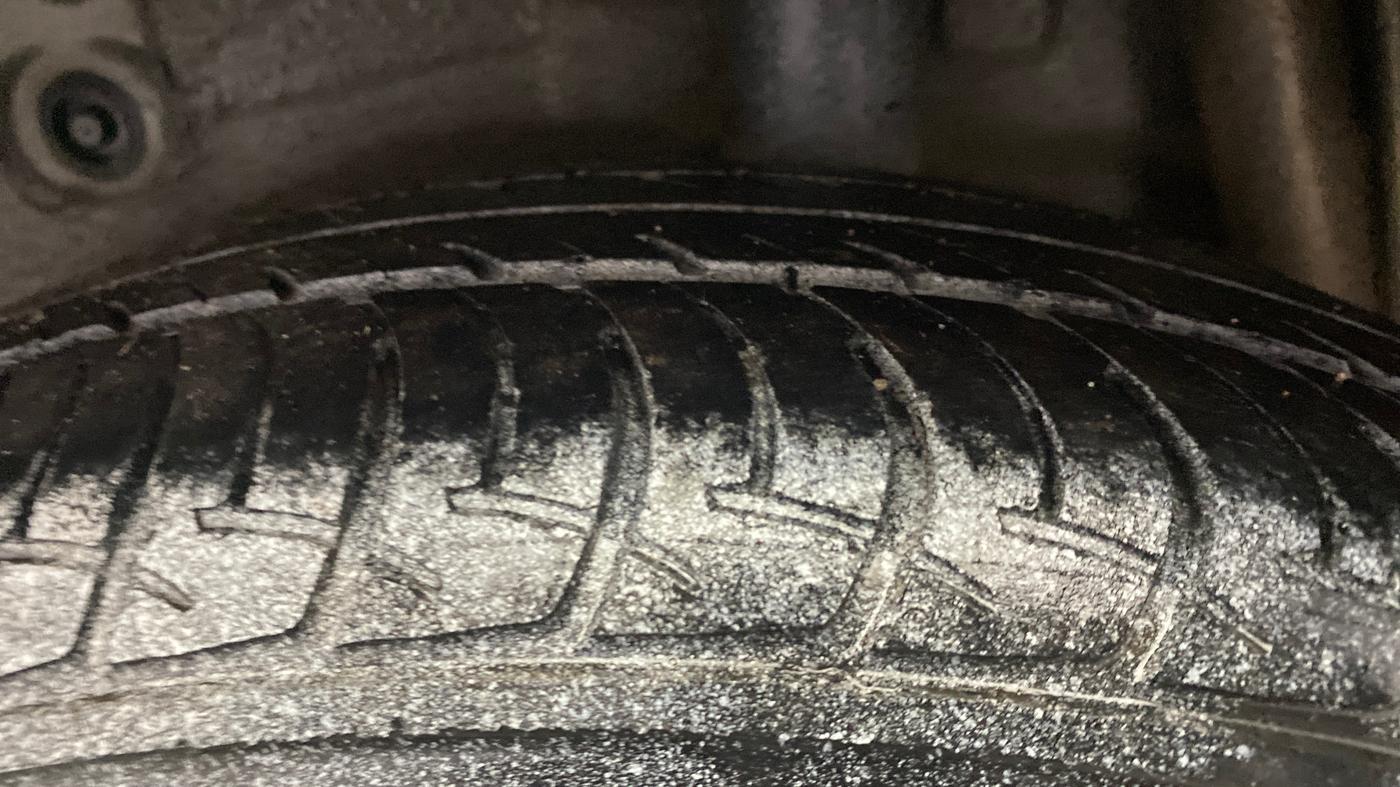 2015 Maruti Celerio ZXI, CNG, Manual, 43,476 km, Left Rear Tyre Tread