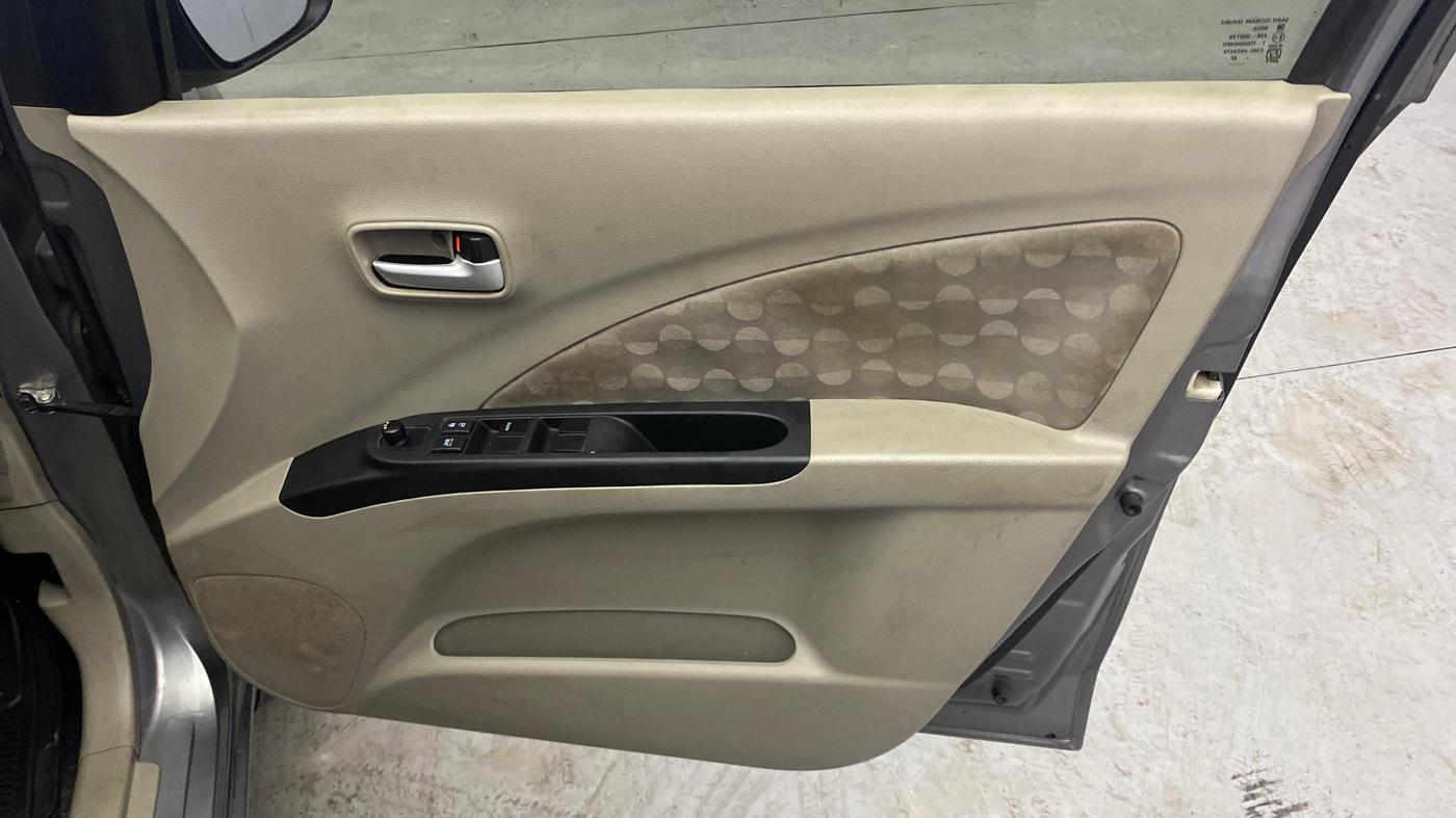 2015 Maruti Celerio ZXI, CNG, Manual, 43,476 km, Driver Side Door Panels Control