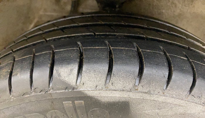 2017 Maruti Alto K10 VXI, Petrol, Manual, 59,977 km, Right Front Tyre Tread