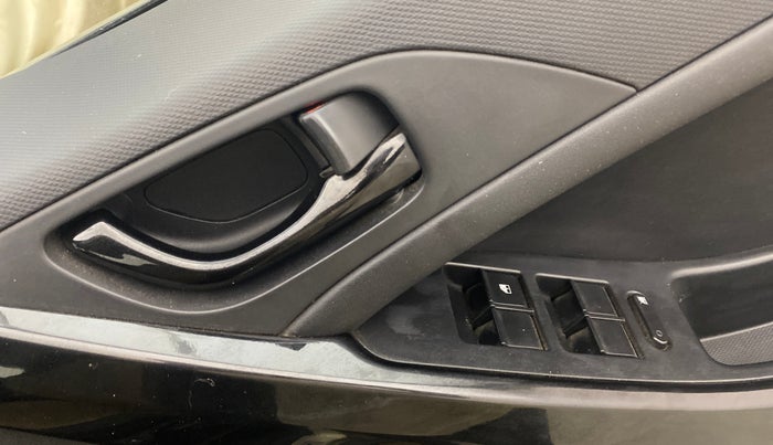 2022 Tata NEXON XZ PLUS PETROL KAZIRANGA, Petrol, Manual, 37,782 km, Driver Side Door Panels Control