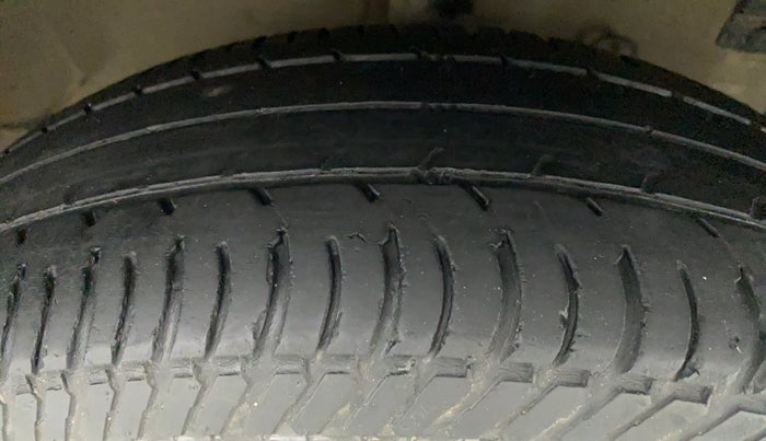 2015 Maruti Swift Dzire VXI, Petrol, Manual, 49,724 km, Right Front Tyre Tread