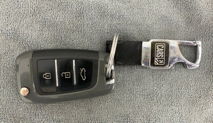 2015 Maruti Swift Dzire VXI, Petrol, Manual, 49,724 km, Key Close Up