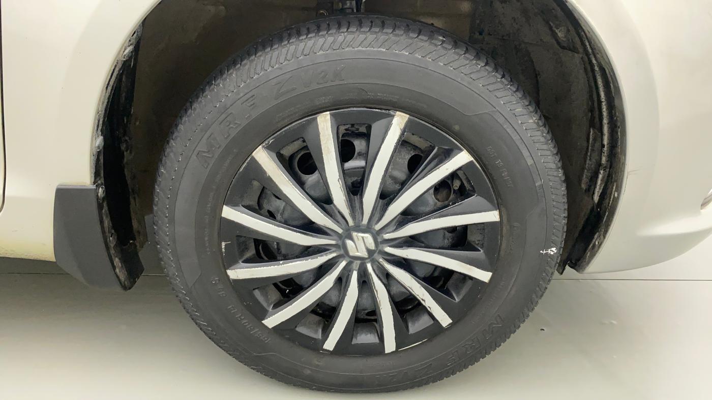 2015 Maruti Swift Dzire VXI, Petrol, Manual, 49,724 km, Right Front Wheel