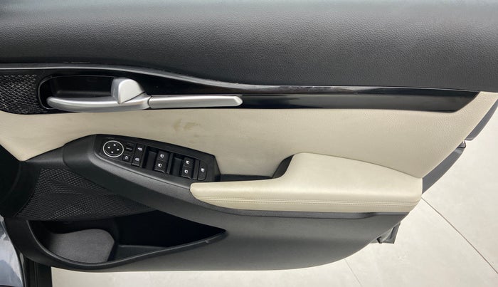 2019 KIA SELTOS HTX 1.5 PETROL MT, Petrol, Manual, 19,207 km, Driver Side Door Panels Control