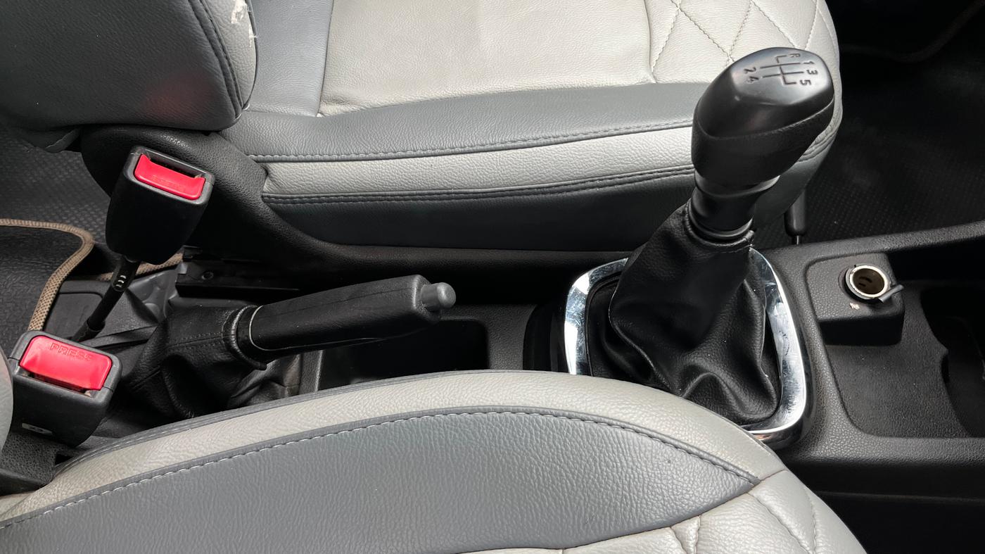 2017 Renault Kwid RXT 0.8, Petrol, Manual, 53,793 km, Gear Lever