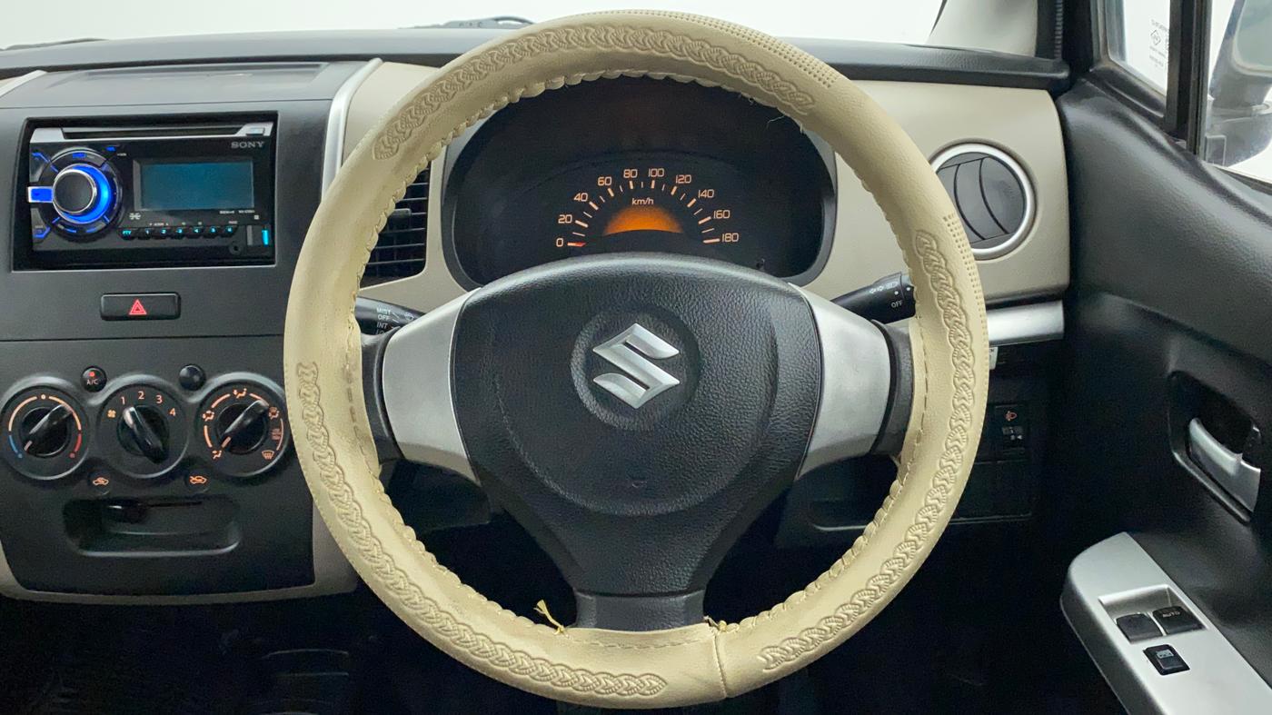 2013 Maruti Wagon R 1.0 LXI, Petrol, Manual, 48,403 km, Steering Wheel Close Up
