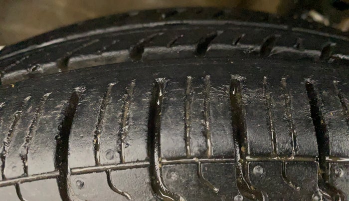 2013 Maruti Wagon R 1.0 LXI, Petrol, Manual, 48,403 km, Left Front Tyre Tread