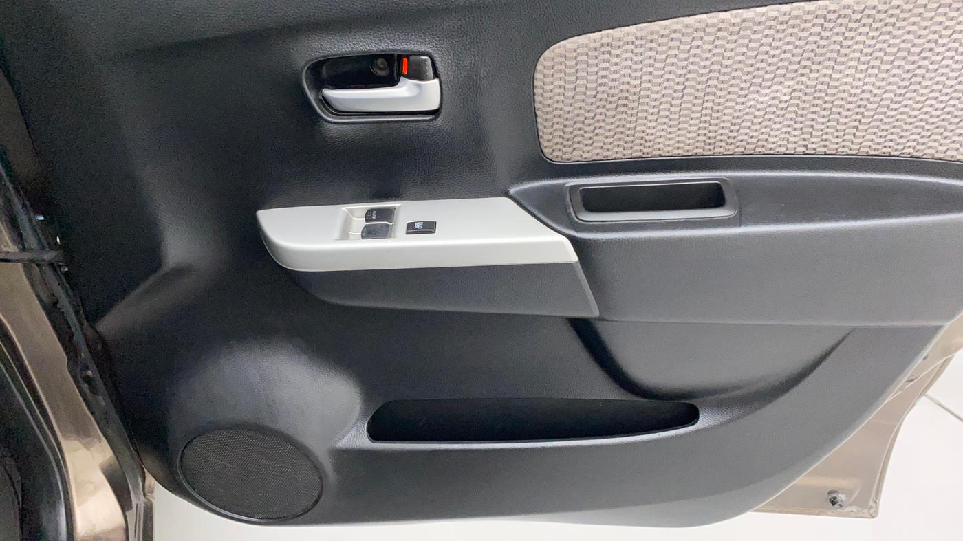 2013 Maruti Wagon R 1.0 LXI, Petrol, Manual, 48,403 km, Driver Side Door Panels Control