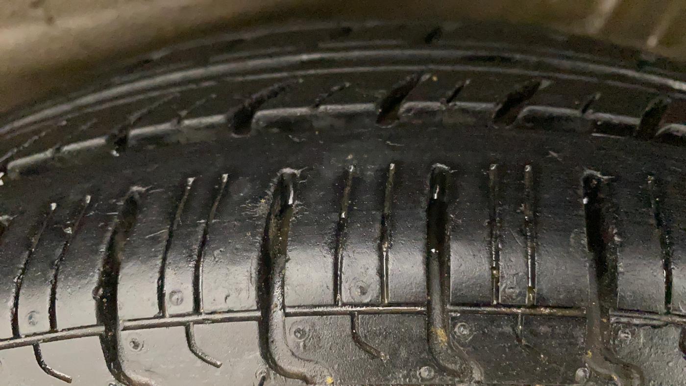 2013 Maruti Wagon R 1.0 LXI, Petrol, Manual, 48,403 km, Left Rear Tyre Tread