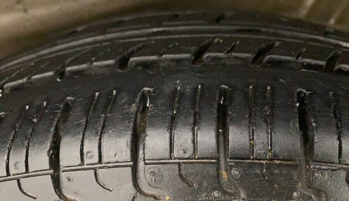 2013 Maruti Wagon R 1.0 LXI, Petrol, Manual, 48,403 km, Left Rear Tyre Tread