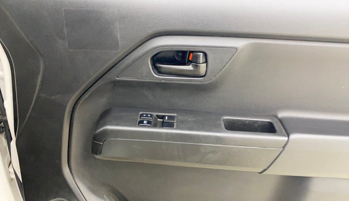2019 Maruti New Wagon-R LXI CNG 1.0, CNG, Manual, 1,29,340 km, Driver Side Door Panels Control