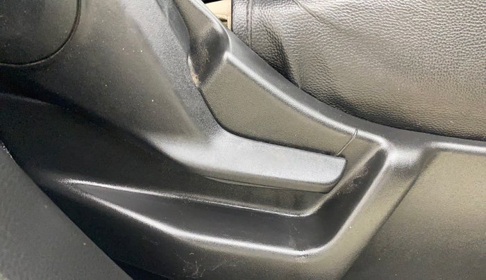 2019 Maruti New Wagon-R LXI CNG 1.0, CNG, Manual, 1,29,340 km, Driver Side Adjustment Panel