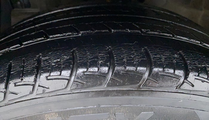 2017 Maruti Ertiga ZDI PLUS SHVS, Diesel, Manual, 39,173 km, Left Front Tyre Tread