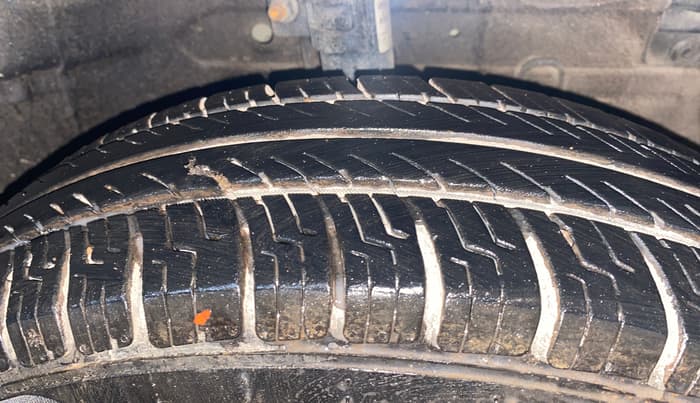 2014 Maruti Swift Dzire VXI, Petrol, Manual, 58,100 km, Right Front Tyre Tread