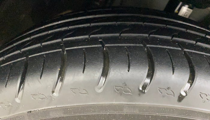 2024 Volkswagen TAIGUN COMFORTLINE 1.0 TSI MT, Petrol, Manual, 5,898 km, Right Front Tyre Tread