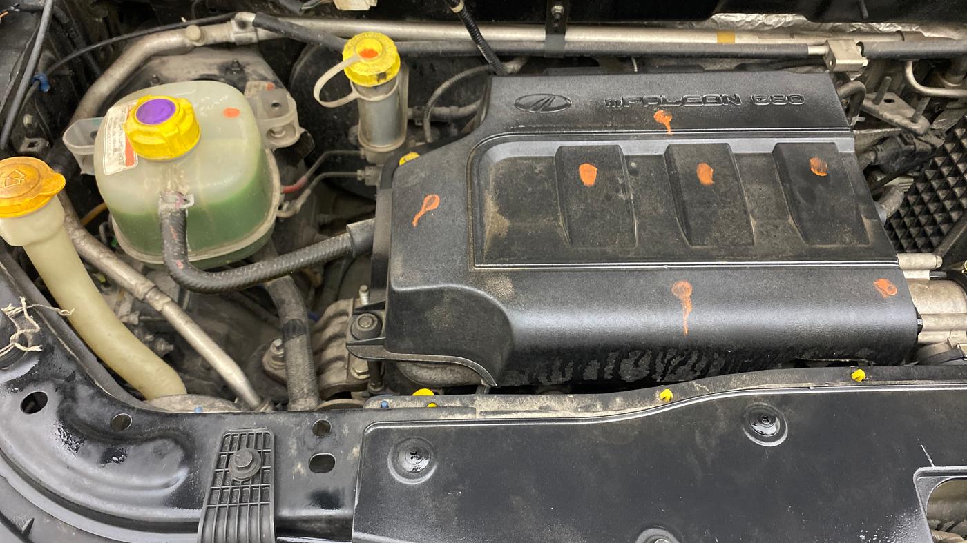 2018 Mahindra KUV 100 NXT K2 P 6 STR, Petrol, Manual, 40,514 km, Engine View - Right