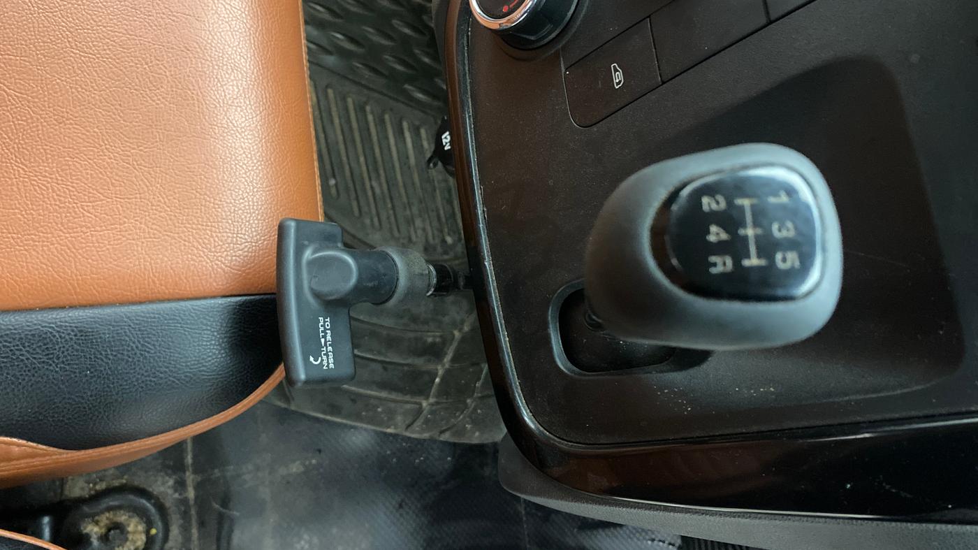 2018 Mahindra KUV 100 NXT K2 P 6 STR, Petrol, Manual, 40,514 km, Gear Lever