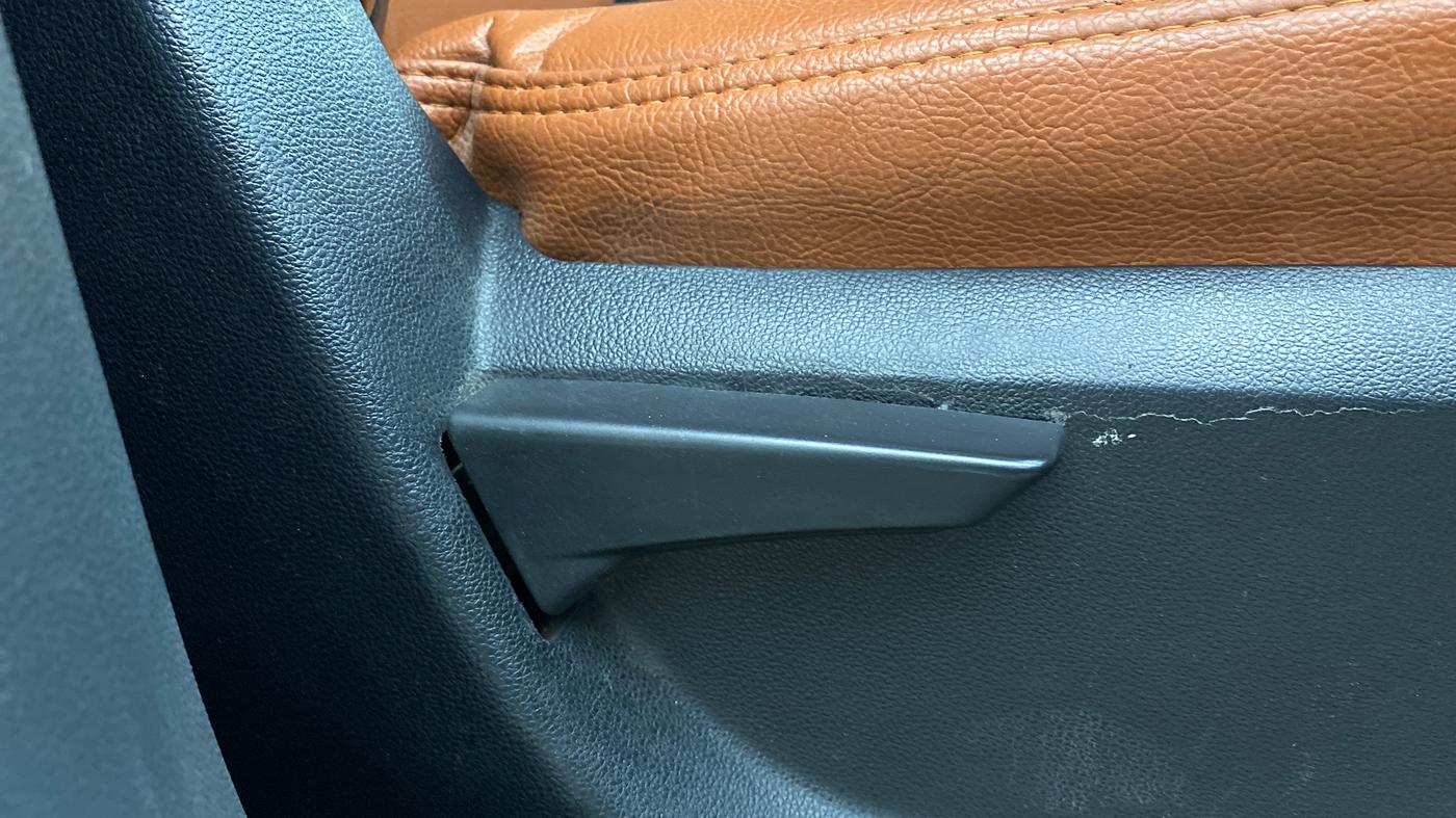 2018 Mahindra KUV 100 NXT K2 P 6 STR, Petrol, Manual, 40,514 km, Driver Side Adjustment Panel