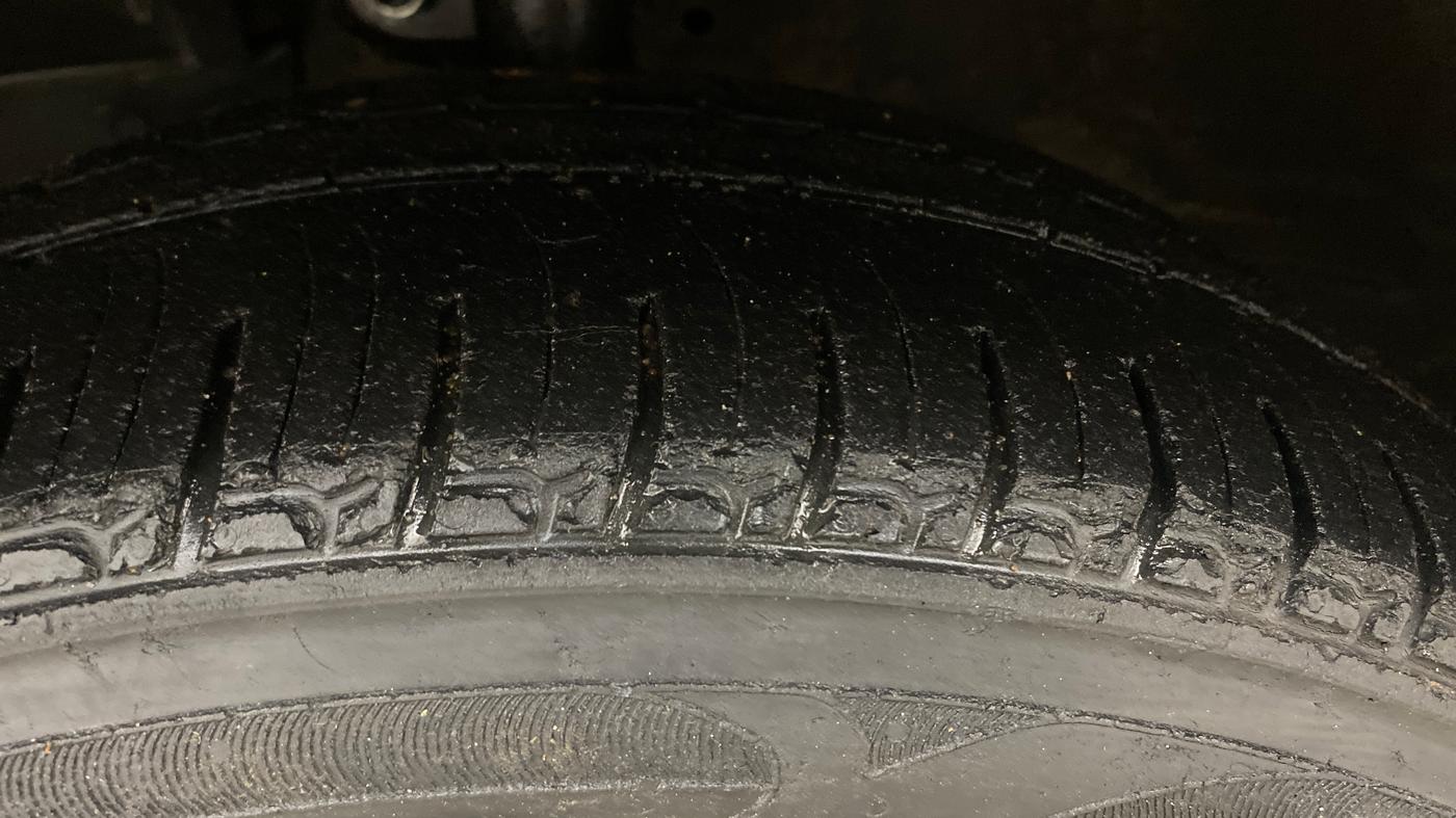 2018 Mahindra KUV 100 NXT K2 P 6 STR, Petrol, Manual, 40,514 km, Left Front Tyre Tread