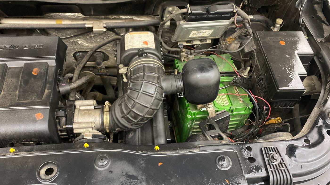 2018 Mahindra KUV 100 NXT K2 P 6 STR, Petrol, Manual, 40,514 km, Engine View - Left