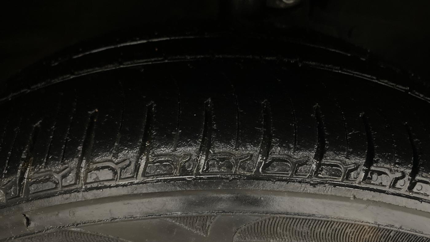 2018 Mahindra KUV 100 NXT K2 P 6 STR, Petrol, Manual, 40,514 km, Right Front Tyre Tread