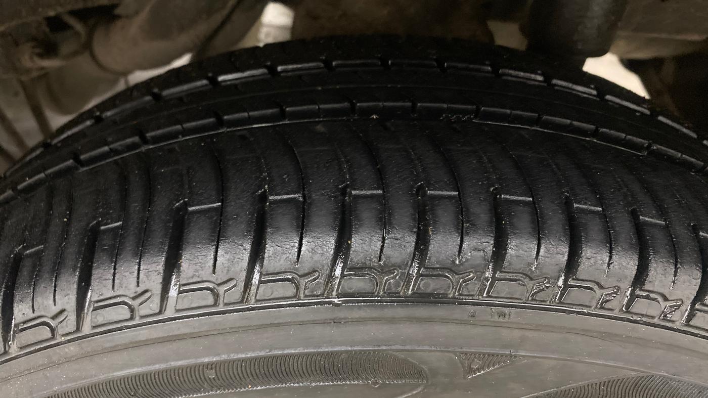 2018 Mahindra KUV 100 NXT K2 P 6 STR, Petrol, Manual, 40,514 km, Left Rear Tyre Tread