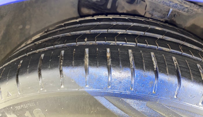 2016 Hyundai Elite i20 ASTA 1.2 (O), Petrol, Manual, 52,445 km, Left Front Tyre Tread